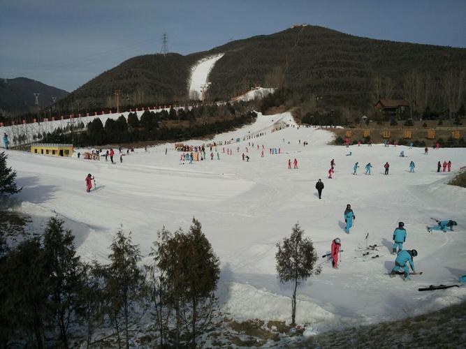 军都山滑雪场教练费用_军都山滑雪培训