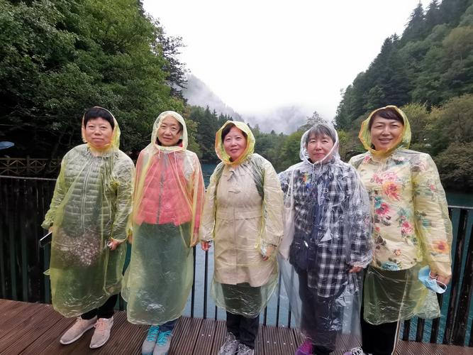 如果去九寨沟下雨了怎么办-九寨沟下雨打伞还是雨衣