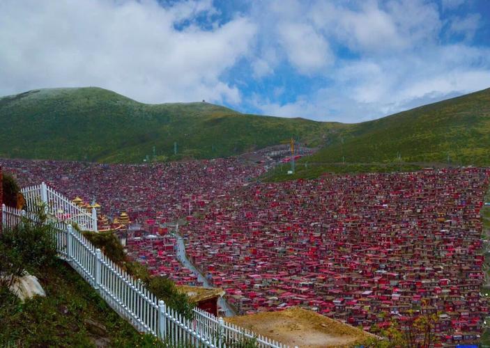 四川色达旅游_四川色达旅游攻略自驾游